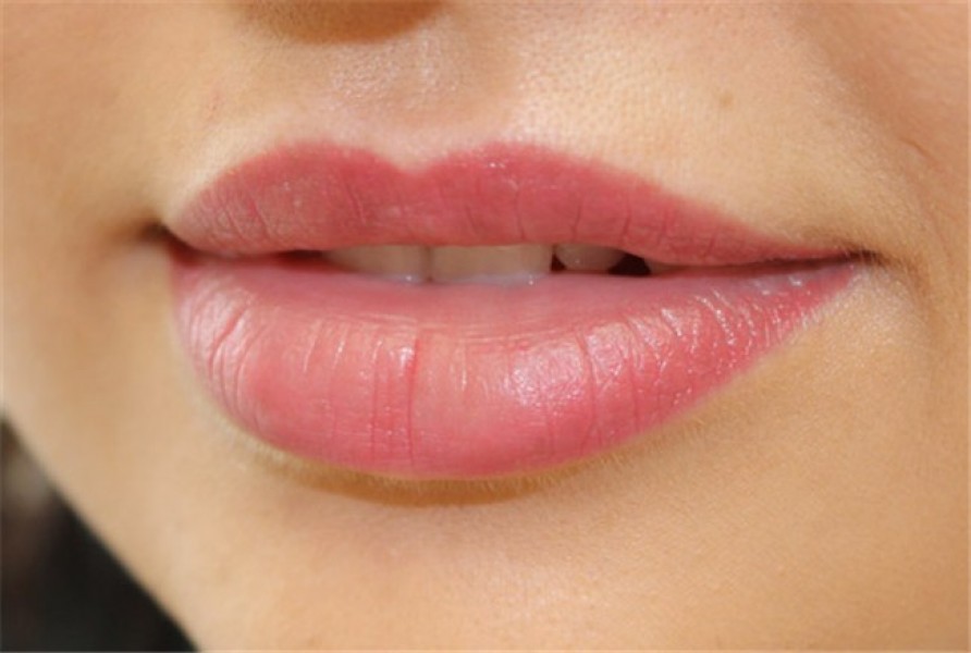 Пудровые губы